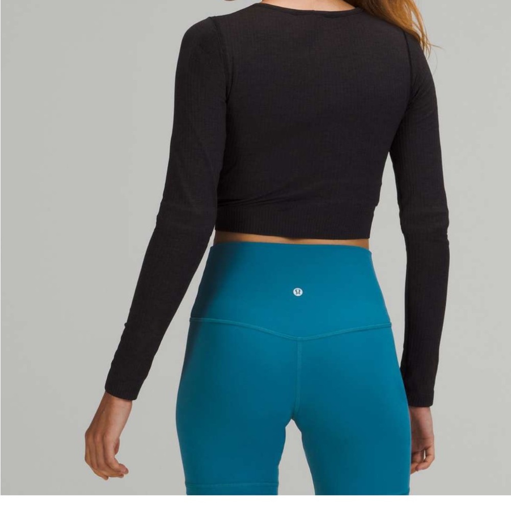 Lululemon Ebb to Street Long Sleeve
Black size 2